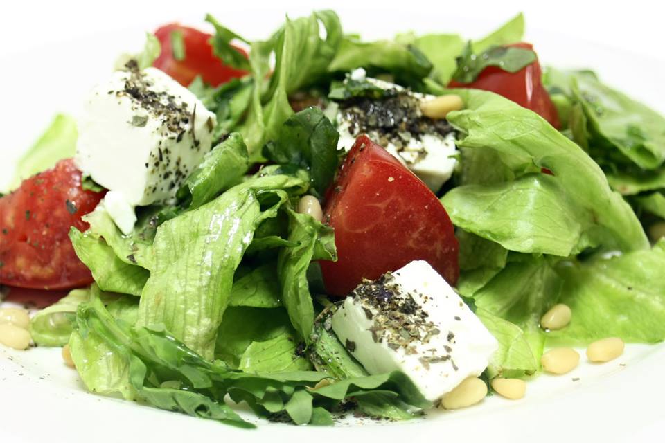 Меню Eco Buffet Салат айсберг, помидоры, руккола, сыр фета, кедровый орех, специи