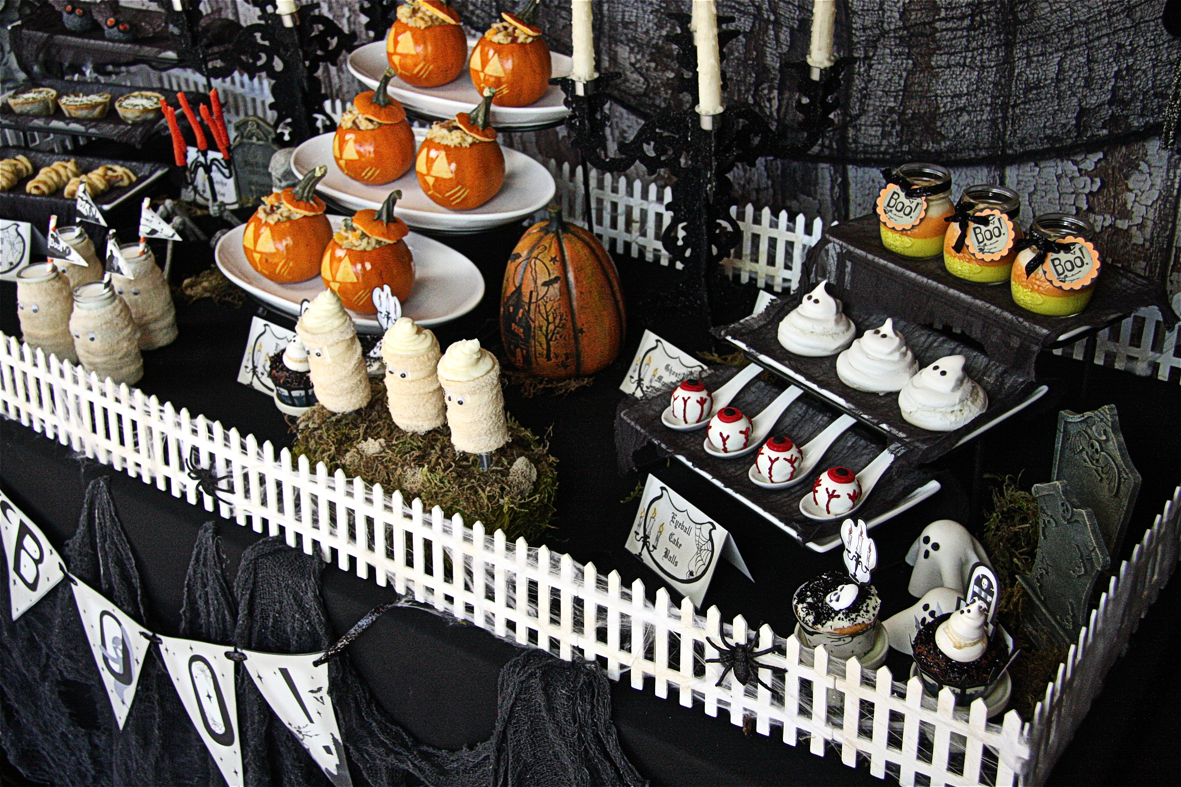 Halloween-Party-Table-The-Hopeless-Housewife-7