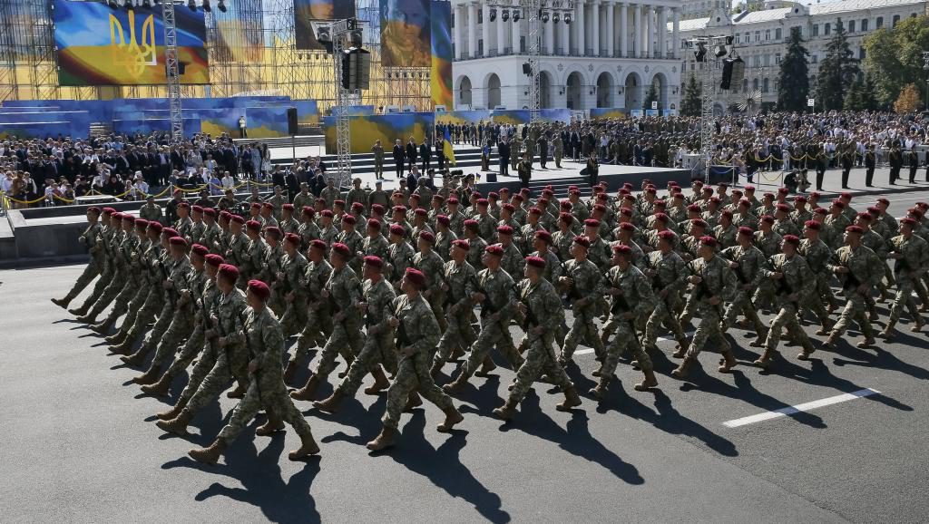 2015-08-24T103427Z_1519165745_GF10000181129_RTRMADP_3_UKRAINE-CRISIS-POROSHENKO(1)