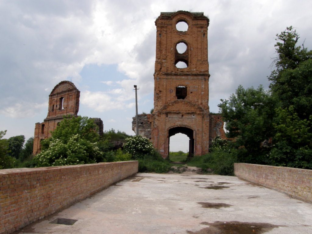 Розвалини Корецького замку